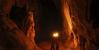 Jeskyně osvětlená čelovkami speleologů